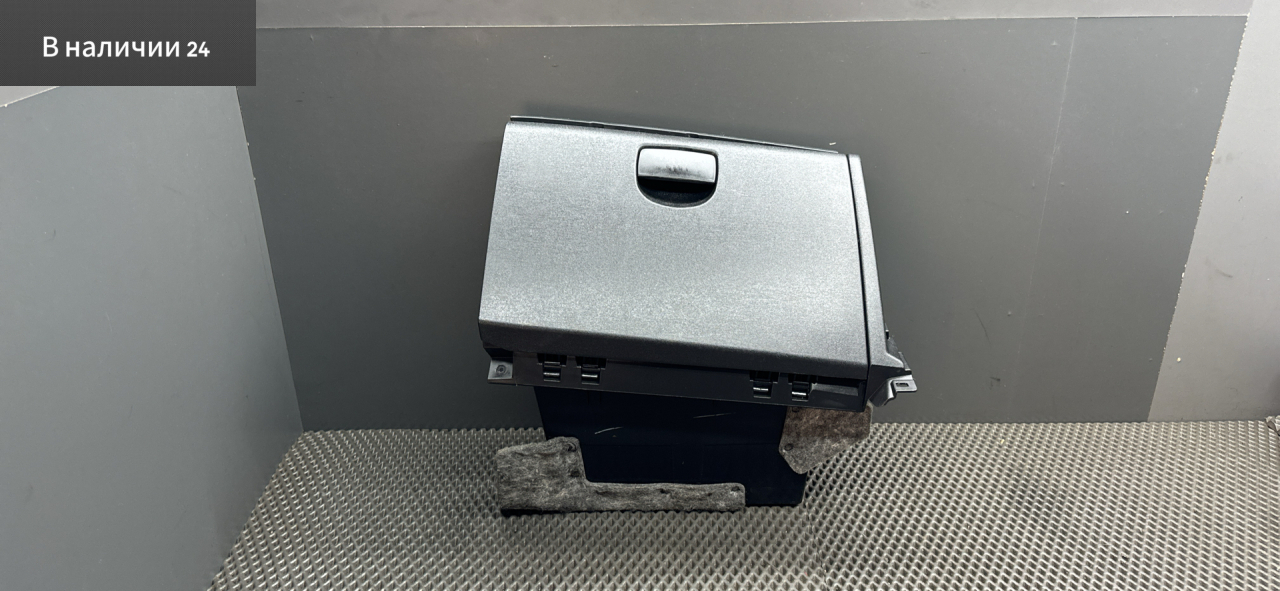 бардачок Hyundai i20 1 поколение PB 2010, 1.4 л., G4FA, бензин, АКПП, fr - black diamond черный, хетчбэк 5 дв., передний привод, 84520-1J100, 84521-1J000 - фото №1