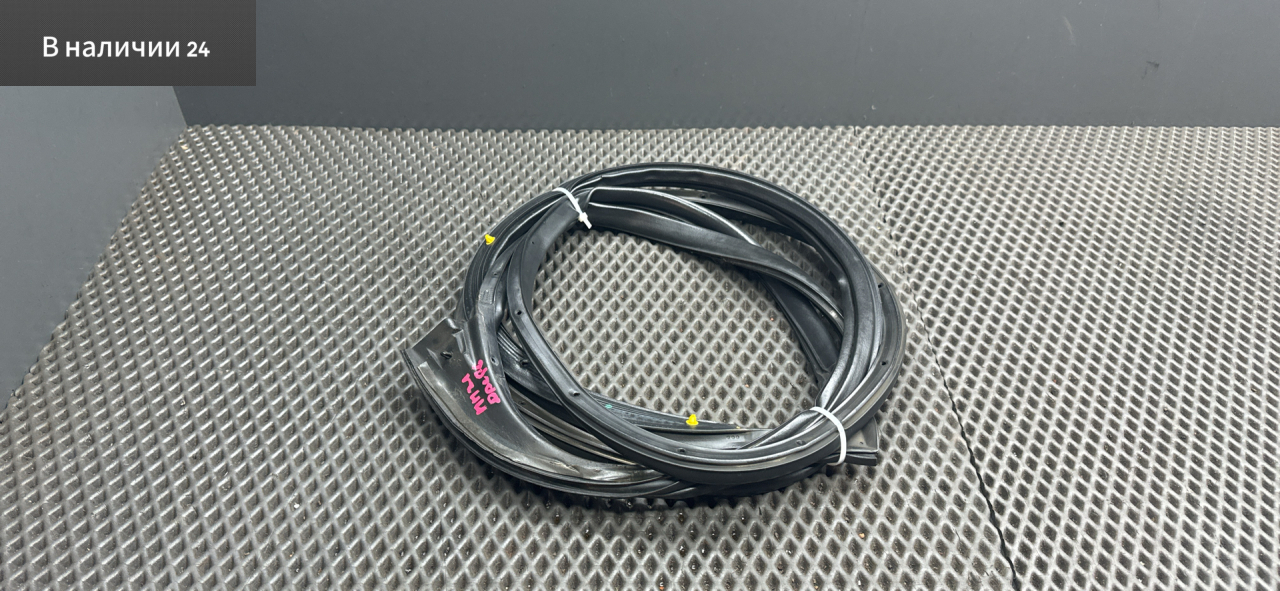 уплотнитель двери Hyundai i20 1 поколение PB 2010, 1.4 л., G4FA, бензин, АКПП, fr - black diamond черный, хетчбэк 5 дв., передний привод, 821401J000 - фото №1