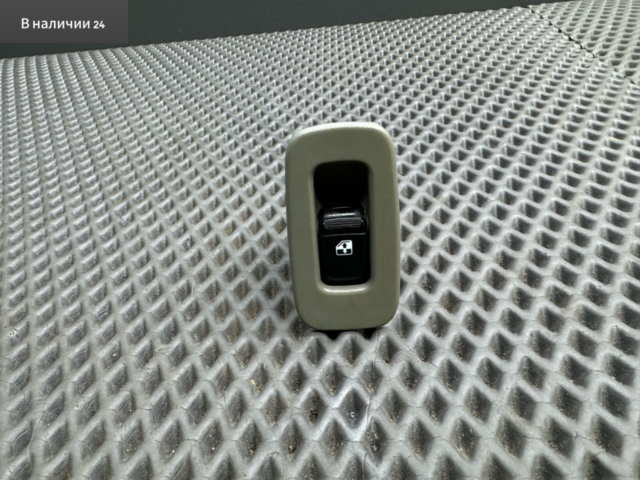 кнопка стеклоподъемника двери задней левой Chevrolet Lacetti 1 поколение J200 2007, 1.6 л., F16D3, бензин, МКПП, 87u - pearl black, седан, передний привод, 612W16200, 621WO4790 - фото №1