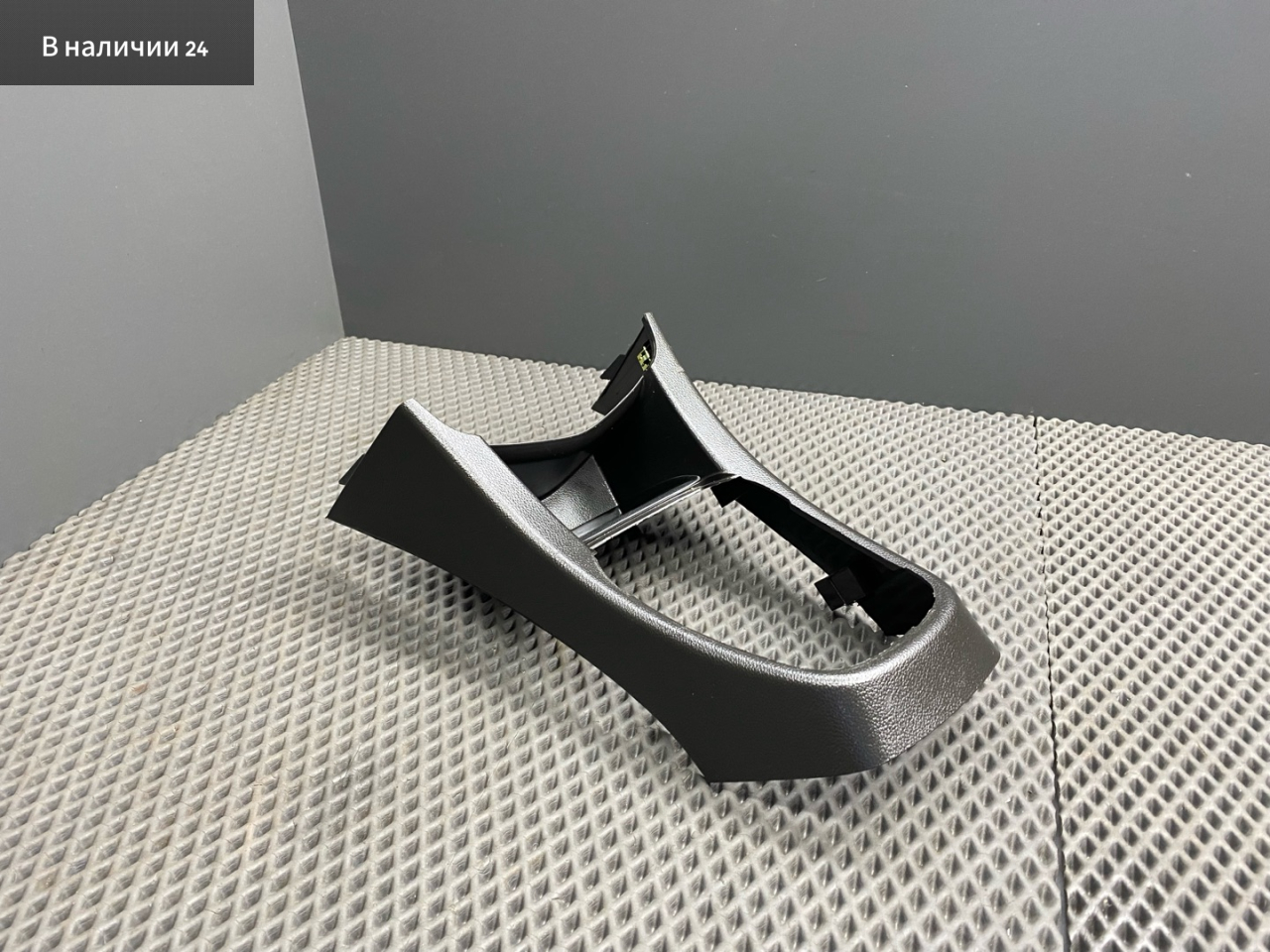 рамка обрамление кулисы Chevrolet Aveo T300 2013, 1.6 л., F16D4, бензин, МКПП, седан, передний привод, 96954741 - фото №1