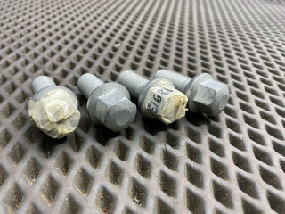 болт колесный Mercedes-Benz A-Класс W169 W169.007 2006, 2.0 л., OM 640.940, дизель, A0009904907, A0009906707, A0009906907, A0009907207, A0009907907, A0009909807, A1634010670, A2114010370, 18913