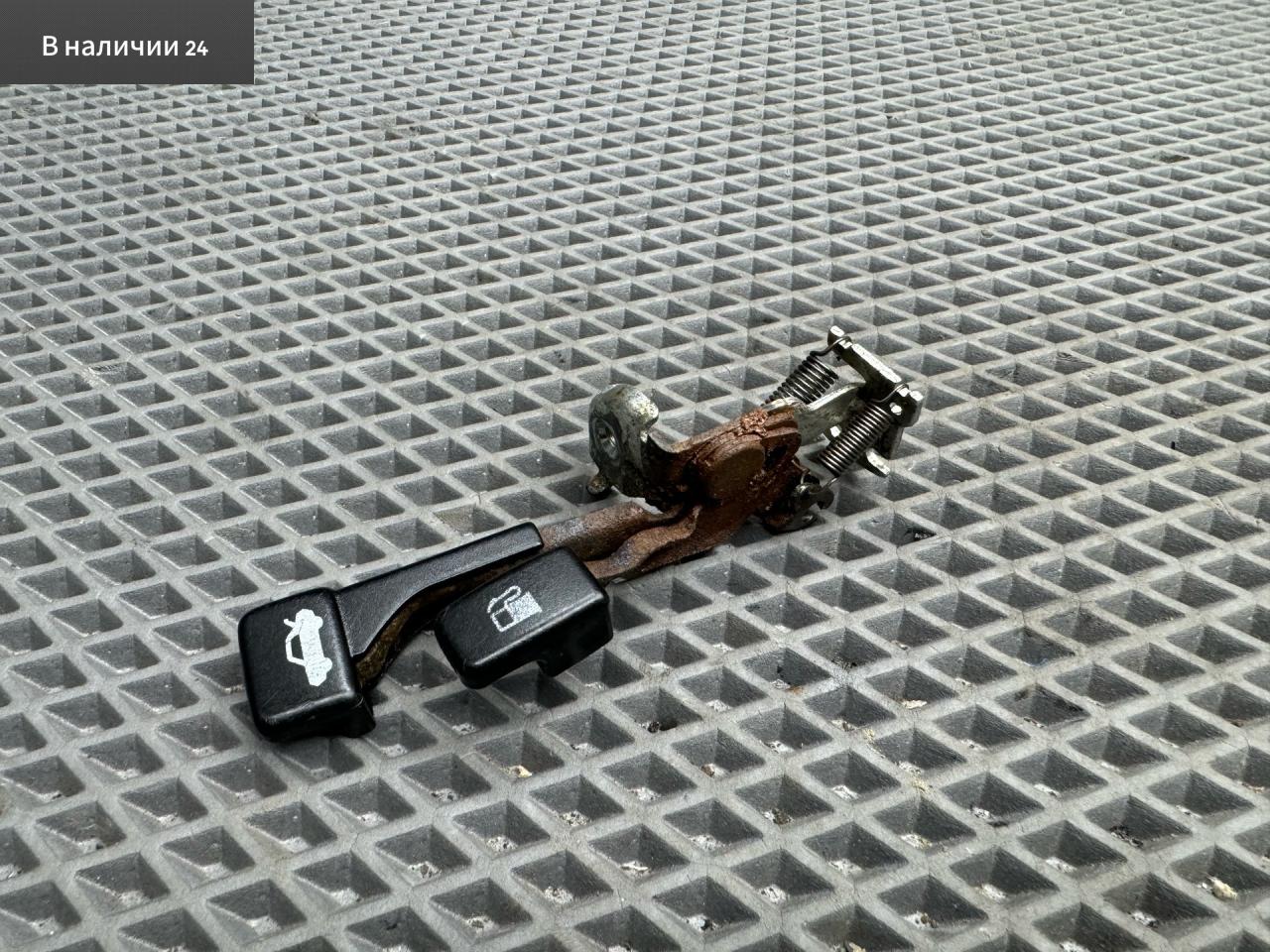 ручка открывания багажника Mitsubishi Lancer 9 поколение 2004, 1.3 л., 4G13 (8V), бензин, МКПП, a31a cool silver, седан, передний привод, MB402131, MB402317 - фото №1