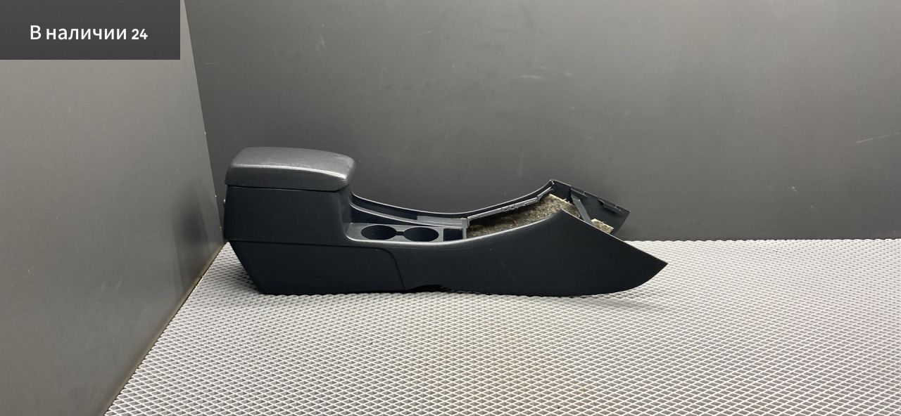 подлокотник Toyota Corolla 9 поколение (E120/E130) CDE120 2004, 1.6 л., 3ZZ-FE, бензин, МКПП, 8q3 - grayish blue, седан, передний привод, 5890102110B0, 5890502170B0 - фото №1