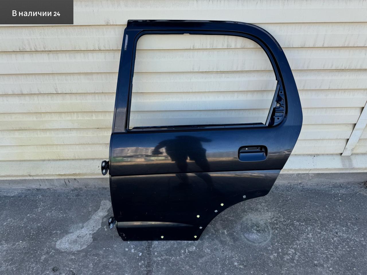 дверь задняя левая Toyota Cami 1 поколение J122E 2001, 1.3 л., K3-VE, бензин, АКПП, 6a5 - черный, внедорожник 5 дв., задний привод, правый руль, 67004-87405 - фото №1