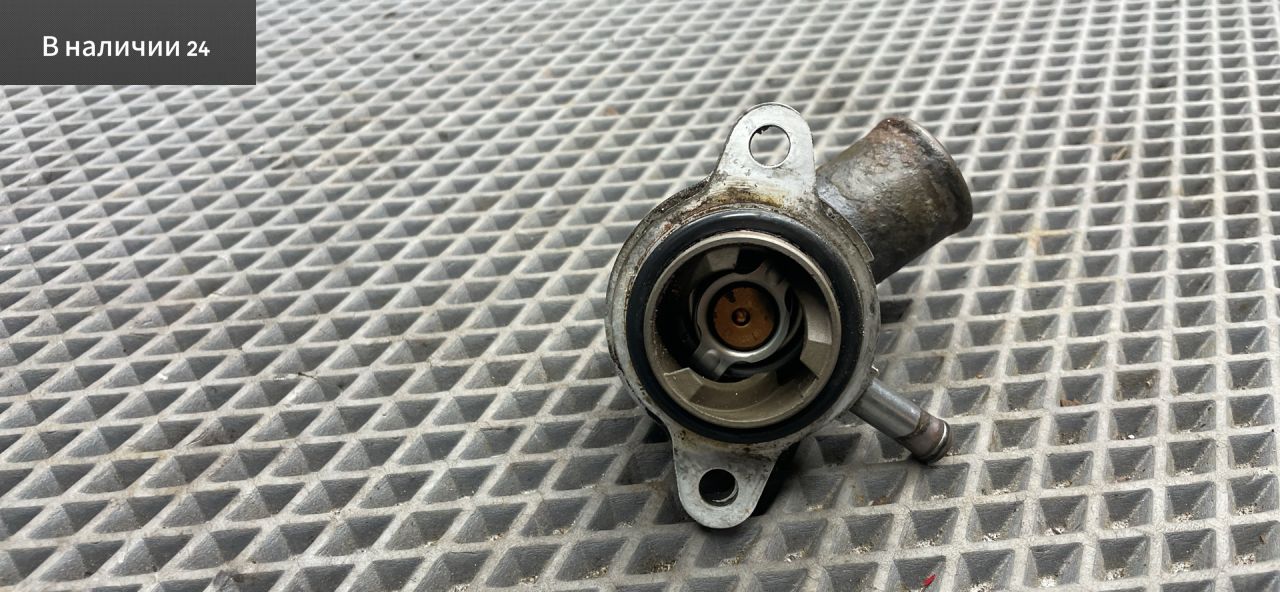 корпус термостата Chevrolet Lacetti 1 поколение J200 2008, 1.6 л., F16D3, бензин, МКПП, gge - ярко красный, хетчбэк 5 дв., передний привод, 96835286 - фото №1