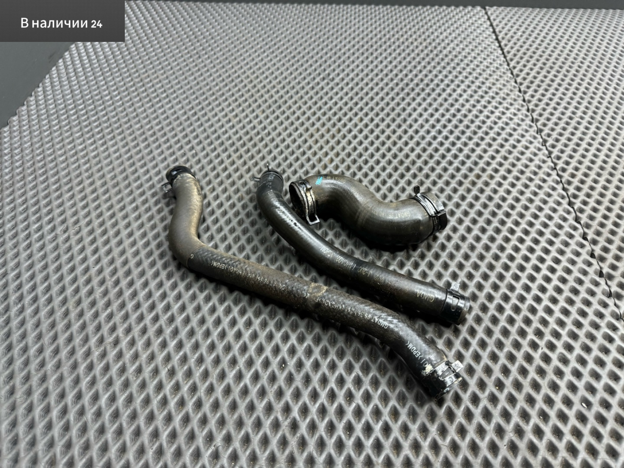 патрубок радиатора Chevrolet Lacetti 1 поколение J200 2007, 1.6 л., F16D3, бензин, МКПП, 87u - pearl black, седан, передний привод, 96180071, 96554384 - фото №1