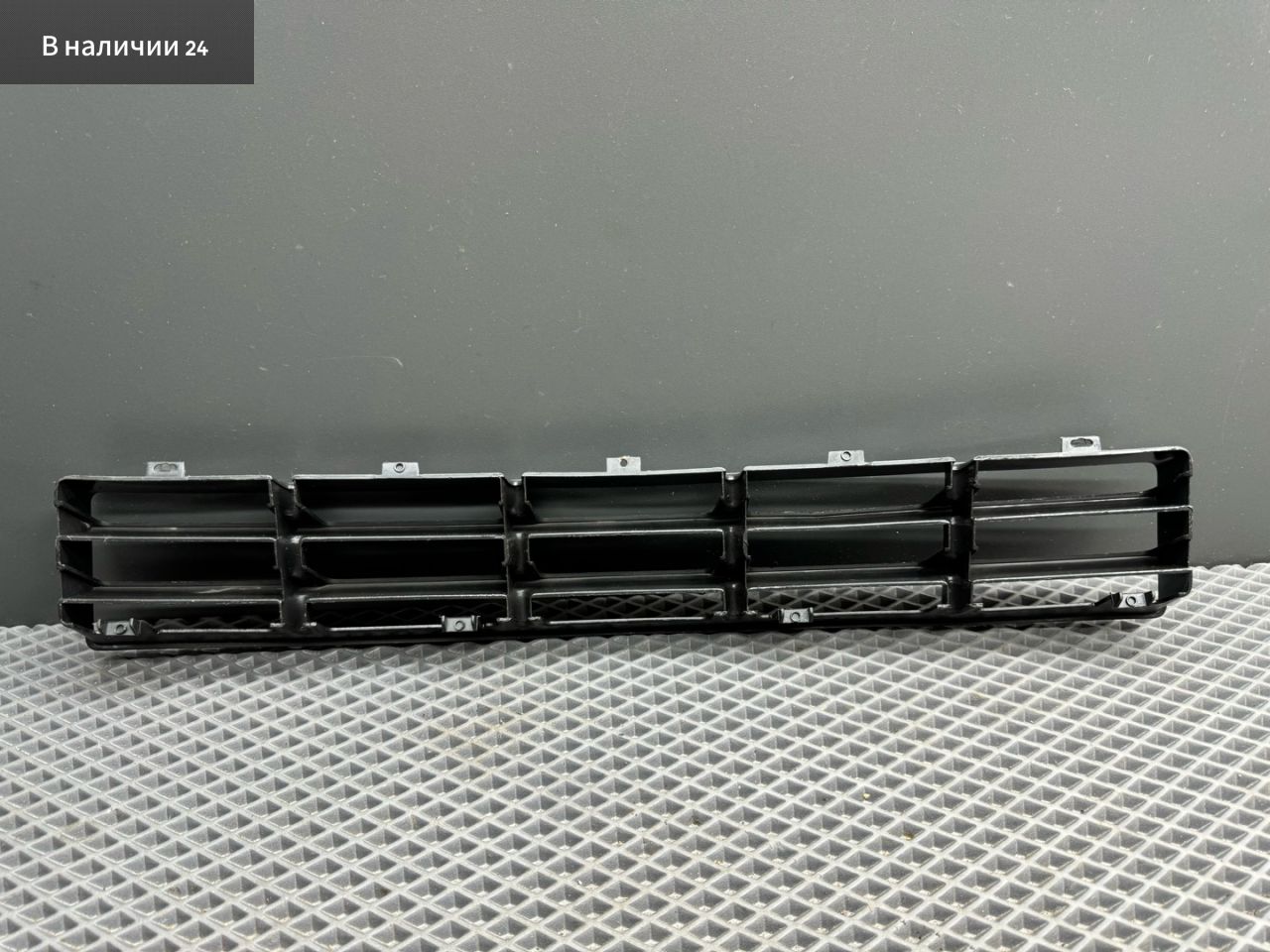 заглушка (решетка) в бампер Volkswagen Golf 4 поколение 2000, 1JO853677D - фото №1