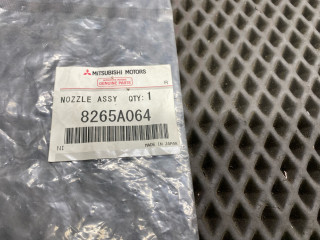форсунка омывателя лобового стекла Mitsubishi Pajero 4 поколение 2007, 8265A064