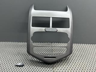 рамка под магнитолу Chevrolet Aveo T300 2013, 1.6 л., F16D4, бензин, МКПП, седан, передний привод, 95157882