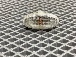 повторитель поворота на крыле Mazda 3 1 поколение [рестайлинг] BK 2008, 1.6 л., Z6, бензин, МКПП, 16w, седан, передний привод, GJ6A-51-120D