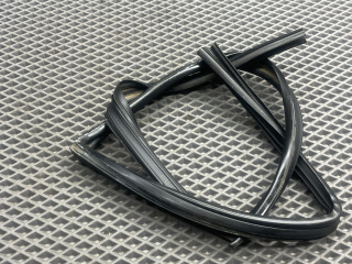 Уплотнитель стекла Hyundai Accent 2 поколение (LC) LC 2007, 1.5 л., G4EC-G, бензин, МКПП, серый s10, седан, передний привод, 83530-25001