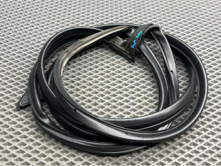 уплотнитель двери Mazda 3 2 поколение [рестайлинг] BL 2011, 1.6 л., Z6, бензин, АКПП, 34k crystal white pearl tricoat, седан, передний привод, BBM4-58-760D