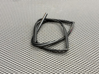 Уплотнитель стекла Toyota Corolla 9 поколение (E120/E130) CDE120 2004, 1.6 л., 3ZZ-FE, бензин, МКПП, 8q3 - grayish blue, седан, передний привод, 6814202070