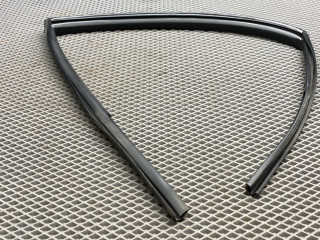 Уплотнитель стекла Chevrolet Lacetti 1 поколение J200 2008, 1.6 л., F16D3, бензин, МКПП, gge - ярко красный, хетчбэк 5 дв., передний привод, 96548248