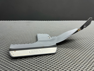 накладка на порог внутренняя Kia Magentis 1 поколение [рестайлинг] GD 2004, 2.5 л., G6BV, бензин, АКПП, седан, передний привод, 8587-38200