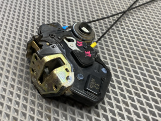 замок двери задней правой Toyota Corolla 9 поколение (E120/E130) CDE120 2004, 1.6 л., 3ZZ-FE, бензин, МКПП, 8q3 - grayish blue, седан, передний привод, 6905013090, 6905013040