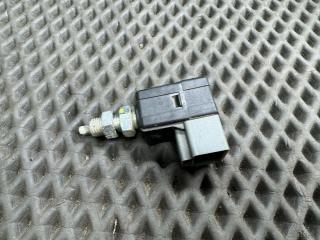 Датчик педали тормоза (лягушка) Kia Cerato 2 поколение TD 2012, 1.6 л., G4FC, бензин, МКПП, серебристый, купе, передний привод, 988103K000