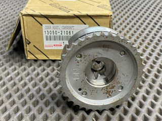 шкив распредвала Toyota Auris 2 поколение E180 [рестайлинг] 2016, 1.5 л., 1NZ-FE, бензин, 13050-21061