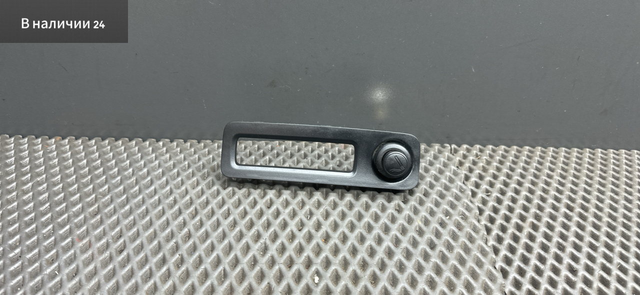 прикуриватель Hyundai i20 1 поколение PB 2010, 1.4 л., G4FA, бензин, АКПП, fr - black diamond черный, хетчбэк 5 дв., передний привод, 933001J305 - фото №1