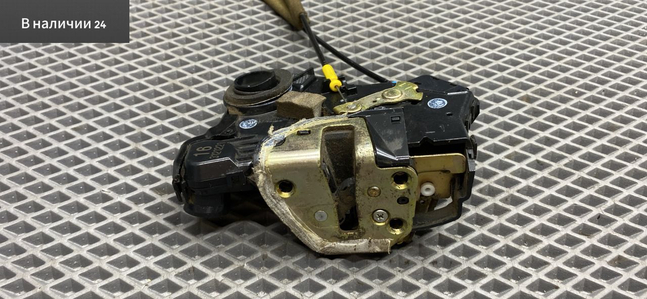 замок двери передней левой Toyota Corolla 9 поколение (E120/E130) CDE120 2004, 1.6 л., 3ZZ-FE, бензин, МКПП, 8q3 - grayish blue, седан, передний привод, 6904033231, 69040-33232 - фото №1