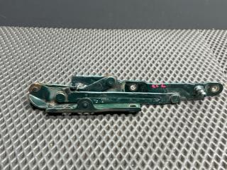 петля крышки багажника Kia Magentis 1 поколение GD 2003, 2.5 л., G6BV, бензин, АКПП, 5c - olive green, седан, передний привод, 792103C000