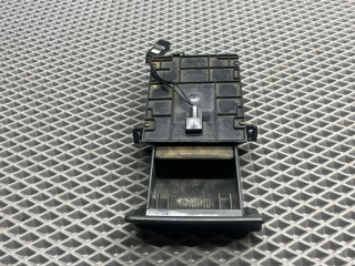 пепельница Kia Rio 1 поколение [рестайлинг] DC 2004, 1.5 л., A5D, бензин, АКПП, c5 - diamond silver серебро, универсал, передний привод, 84620FD000