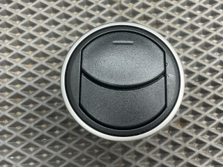 дефлектор обдува салона Mazda 3 2 поколение [рестайлинг] BL 2011, 1.6 л., Z6, бензин, АКПП, 34k crystal white pearl tricoat, седан, передний привод, BBM464730