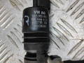 насос (моторчик) омывателя стекла Volkswagen Passat B6 2009, 2.0 л., TDi, CBAA, дизель, 6МКПП, серебристый, седан, передний привод, правый руль, 1K5955651 - фото №3