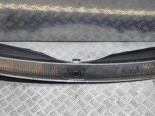 накладка внутренняя на заднюю панель кузова Audi Q7 4L 2006, 3.0 л., TDi, BUG, дизель, АКПП, бежево-серый, внедорожник 5 дв., полный привод, правый руль, 4L0864483
