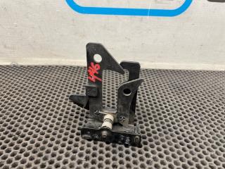 захватный крюк капота Mercedes-Benz C-Класс W204/S204/C204 [рестайлинг] C204 2012, АКПП, задний привод, A2048800064