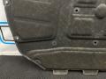 шумоизоляция капота BMW 5 серия F07/F10/F11 F10 2012, АКПП, задний привод, 51486989301 - фото №7