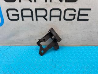 захватный крюк капота Mercedes-Benz C-Класс W204/S204/C204 [рестайлинг] W204 2013, АКПП, задний привод, A2048800064