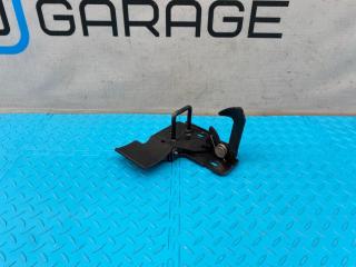 захватный крюк капота Audi Q7 4L 4LB 2008, АКПП, полный привод, 4L0823480