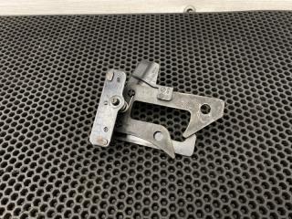 захватный крюк капота Mercedes-Benz C-Класс W204/S204/C204 [рестайлинг] W204 2012, АКПП, задний привод, A2048800064