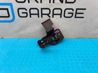 захватный крюк капота Porsche Cayenne 958 2011, АКПП, r6 / r9a sandweiss - белый, полный привод, правый руль, 7P5823480A