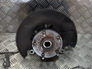 ступица передняя левая Toyota RAV4 2 поколение (XA20) 2003, 2.0 л., 1CD-FTV, дизель, МКПП, внедорожник 5 дв.