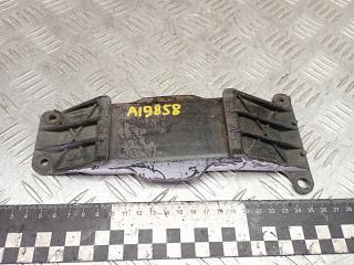 Крепление бампера переднего Volkswagen Golf 3 поколение 1996, 1H0807177