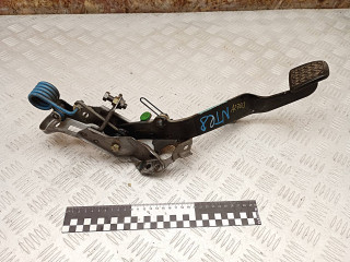 педаль сцепления Toyota RAV4 2 поколение (XA20) 2003, 2.0 л., 1CD-FTV, дизель, МКПП, внедорожник 5 дв.
