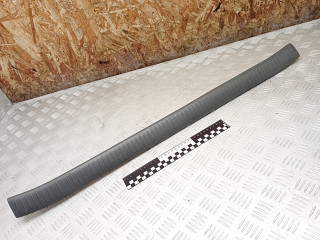 накладка двери (крышки) багажника Toyota RAV4 2 поколение (XA20) 2003, 2.0 л., 1CD-FTV, дизель, МКПП, внедорожник 5 дв., 5838742020