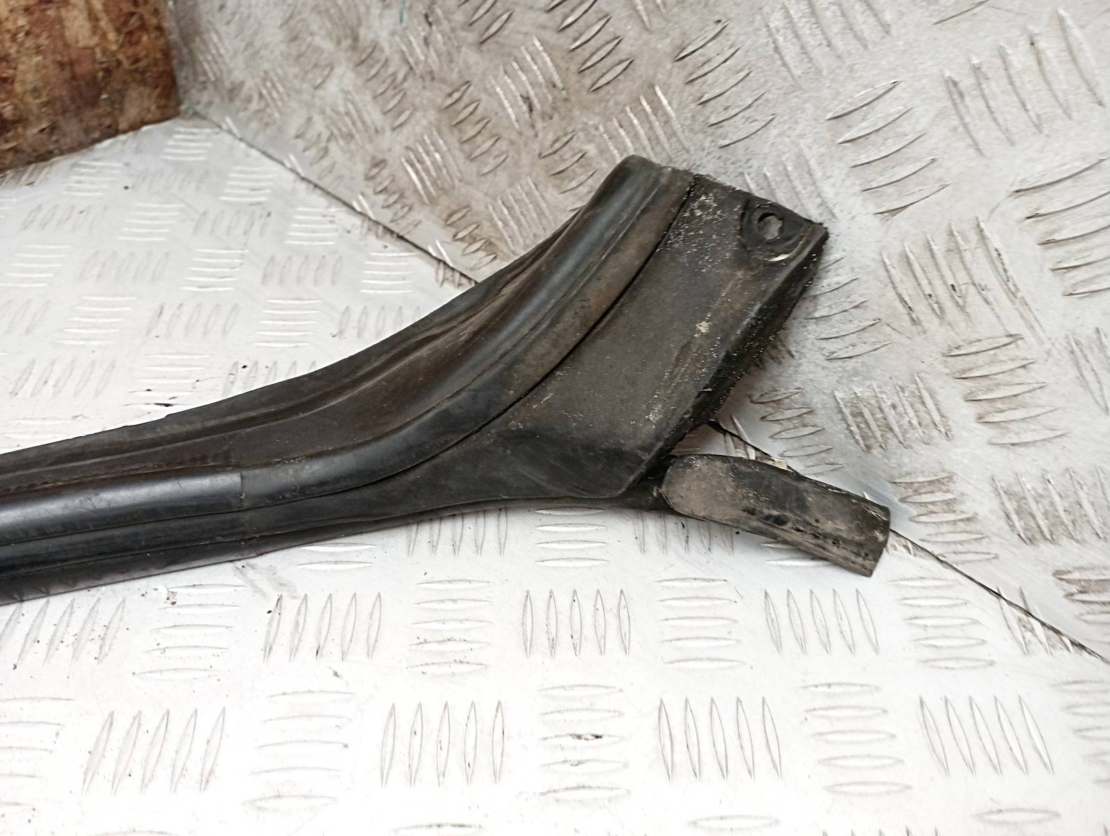 Уплотнитель Fiat Punto 1 (176) купить в Беларуси