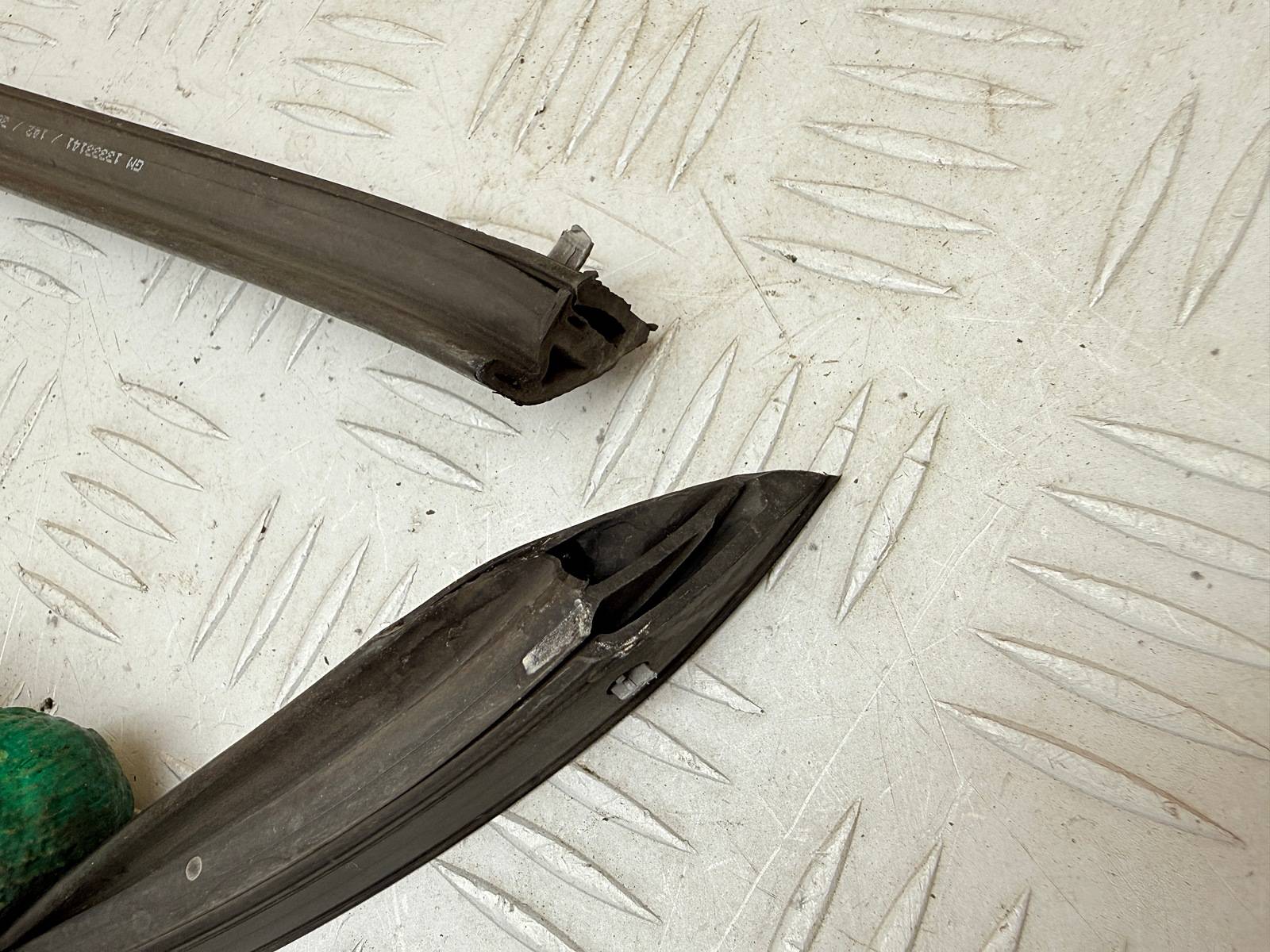 Уплотнитель Opel Insignia 1 купить в Беларуси