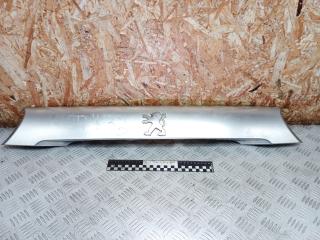накладка подсветки номера Peugeot 4007 1 поколение 2009, 2.2 л., дизель, МКПП, полный подключаемый привод, правый руль, 5817A064