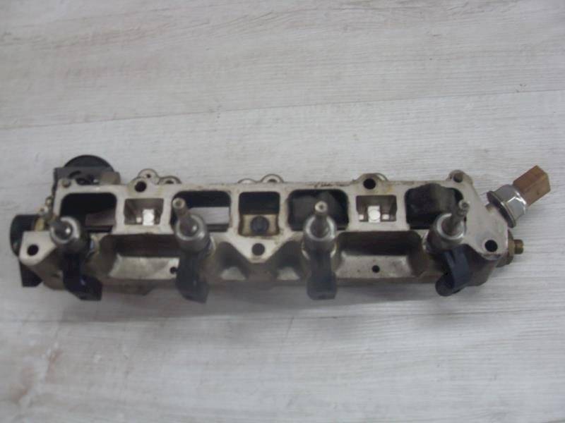 топливная рампа Volkswagen Touran 1 поколение 2005, 1.4 л., TSI - фото №1