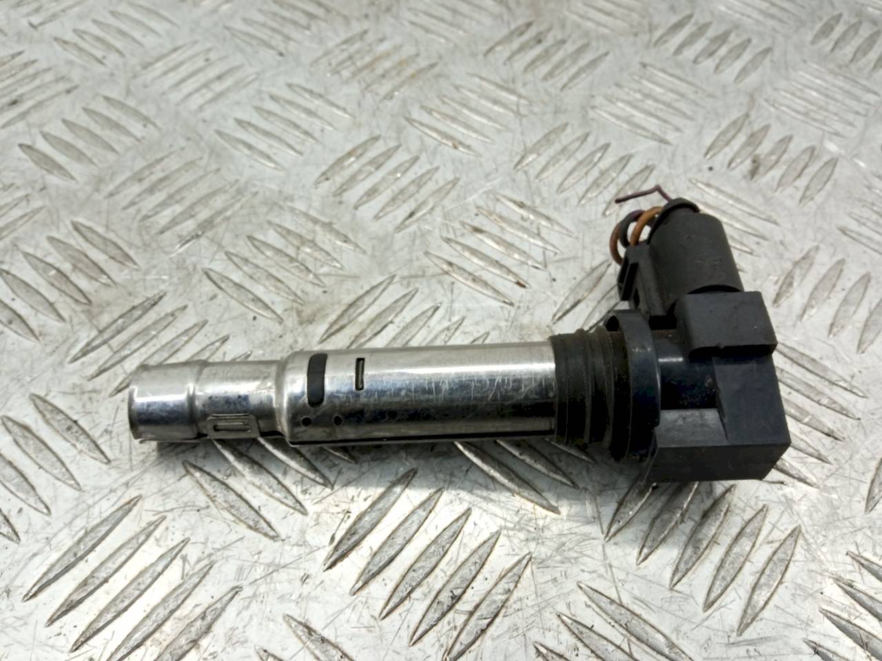 катушка зажигания Volkswagen Golf 4 поколение 2006, 1.4 л., i, 40102030 - фото №1