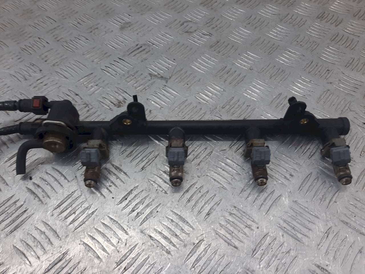 топливная рампа Ford Fiesta 5 поколение 2006, 1.3 л., i, 2NIU-9D280-CA - фото №1