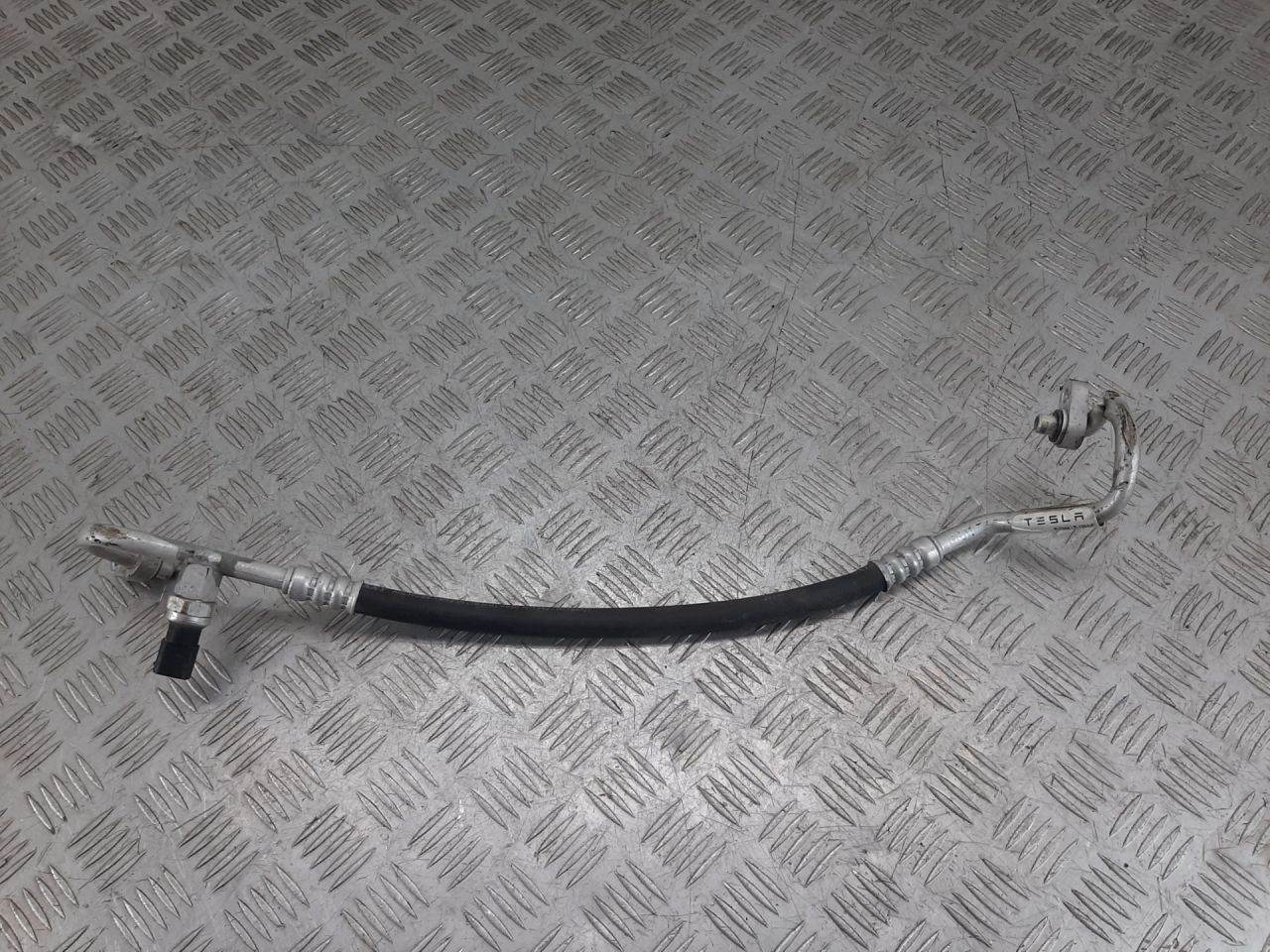 трубка кондиционера Tesla Model 3 1 поколение 2019 - фото №1