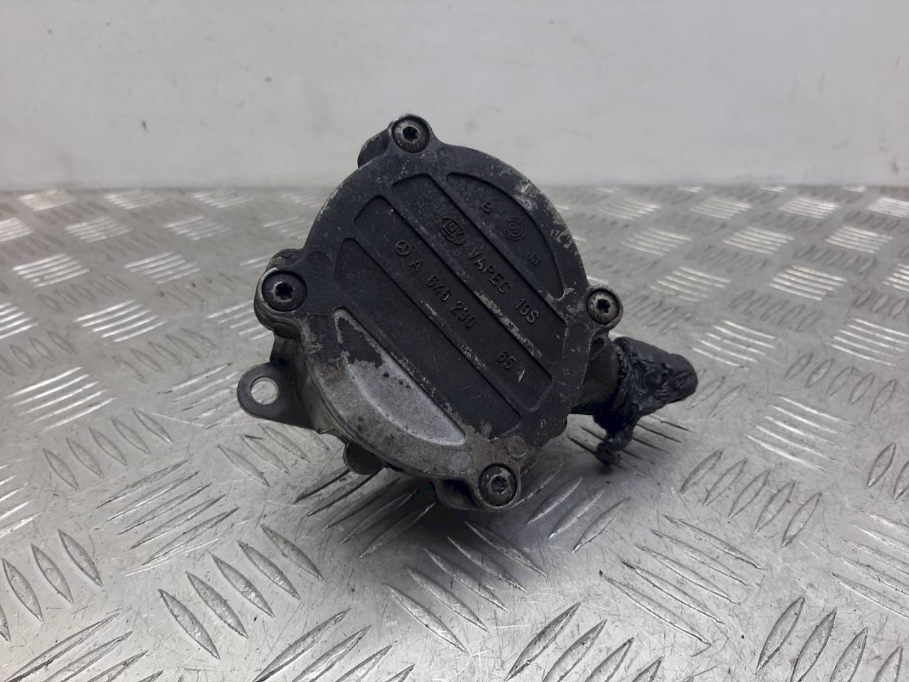 насос вакуумный Mercedes-Benz C-Класс W203/S203/CL203 2001, 2.2 л., CDi, A64623065 - фото №1