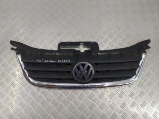 решетка радиатора Volkswagen Touran 1 поколение 2004, 1.9 л., TDi, 1T0853651