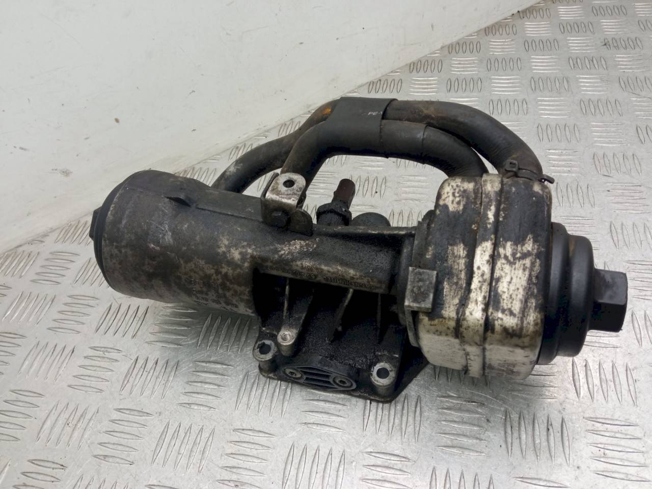 корпус масляного фильтра Volkswagen Passat B6 2008, 2.0 л., TDi, 045115389K - фото №1