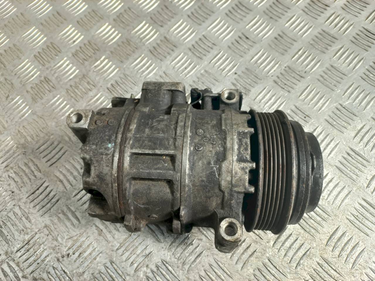 компрессор кондиционера Mercedes-Benz Vito W638 2000, 2.2 л., CDi, A0002307011 - фото №1